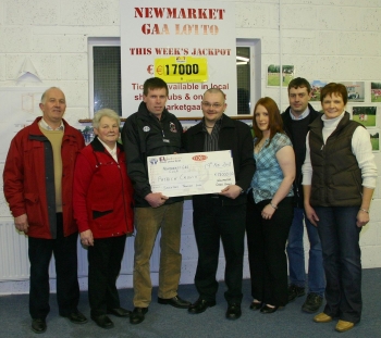 Lotto Winner Receives Cheque